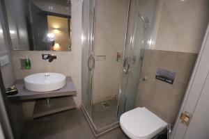 Qotel Comfort Chattarpur - Opposite Tivoli Garden Near Chattarpur Metro