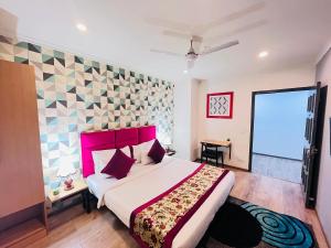 Qotel Comfort Chattarpur - Near Chattarpur Metro