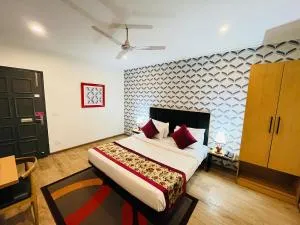 Qotel Hotel Chhatarpur - Oppsite Tivoli Garden - Sat Bari