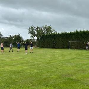 Bungalow with Hot Tub, BBQ Hut, Golf Net , Large Garden & Play Area