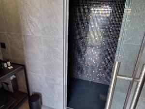 Chalets Chalet neuf 2024 pour 12 pers. avec jacuzzi, ski-room et parking a La Plagne - FR-1-755-15 : photos des chambres