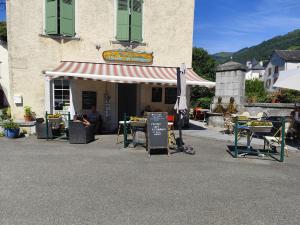 Appartements Ossau T2 5 personnes tt confort climatisation piscine linge de maison inclus moustiquaires vue montagne plein sud : photos des chambres