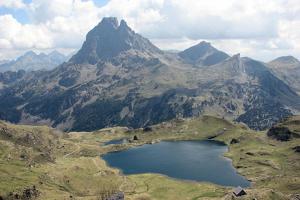 Appartements Ossau T2 5 personnes tt confort climatisation piscine linge de maison inclus moustiquaires vue montagne plein sud : photos des chambres