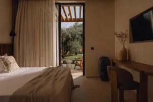 Valerozo Carina Suite - Beachside Jacuzzi Experience - Amoudi