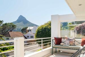 Charming 6-BR Camps Bay Villa 2 Pools and Sea Views