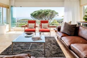 Charming 6-BR Camps Bay Villa 2 Pools and Sea Views