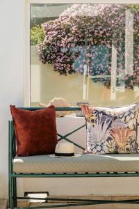 Charming 6-BR Camps Bay Villa 2 Pools and Sea Views