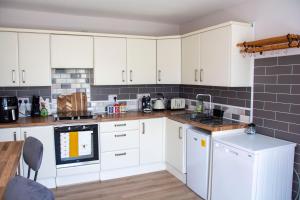 Spacious Home, Walk to City Centre & Free Parking