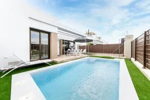 Villa Bienvida luxury and well-being by OYOOSTAYS - Hurchillo