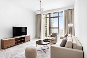 Silkhaus Vacation Homes Mid Floor Marina Vista with Private Beach