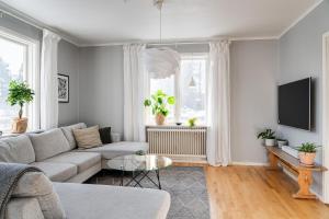 Guestly Homes - 4BR Villa with 3 Levels & Sauna