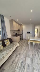 Mareverde complex whit diffuse pool and chiringuito