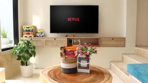 Casa de Jingga - KBP with Aesthetic Pool, Fun for Family & Friends, Near Whoosh High Speed Train