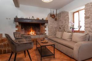 Casa Ivanovac with pool and large front yard