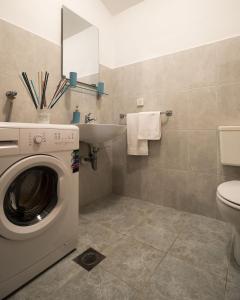 Casa Ivanovac with pool and large front yard