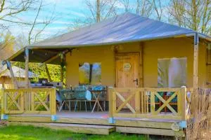 Glamping Safarilodge 'Grutte Fiif' met airco, extra keuken op veranda en privé achtertuin - خراو