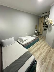 De One Homestay Bayu Emas Near Beach