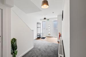 Prime Central Living 5-Bedroom 3-Bath Spacious House