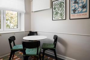 Hala Mirowska Spacious Apartment by BookingHost