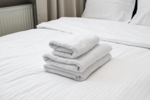 Hala Mirowska Spacious Apartment by BookingHost