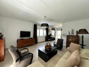 Wonderful private villa near beach with sea views