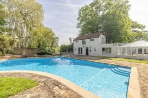 Riverside Gem, 2 Homes, Heated Pool, Hot Tub & Sauna - 埃格姆