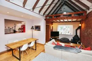 Quirky bungalow with character features - Botley