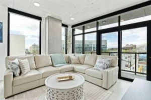 2bd 2ba Best style and location Pool spa gym pkg! - McIntyre Building Condominium