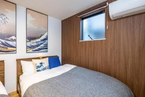 Modern Japan 東京浅草 east