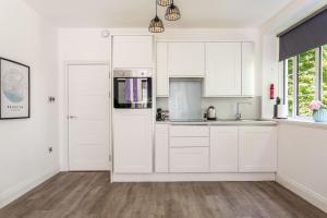 Beautiful Bluejay Escape - 1 Bed Apartment with Free WiFi in the Heart of the City By Kozmo Properties