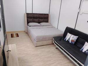 Haimara staycation, 1 house & 3 cabin with pool hulu langat, for small event