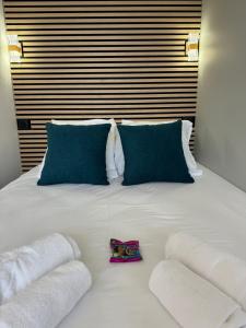 Appartements G2 Joli 2 pieces calme RDC cote jardin centre Angouleme : photos des chambres