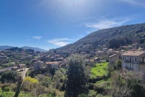 Maison agréable avec grands volumes