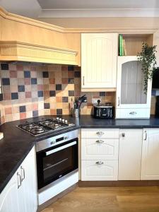 Pet friendly, spacious house, sleeps 6