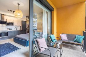 Balcony - Sunny - Modern