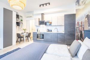 Balcony - Sunny - Modern