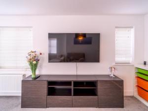 Whitelands Way Large Family Home 8 plus 2 near Bicester Village - Pass the Keys