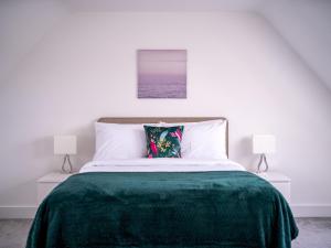 Whitelands Way Large Family Home 8 plus 2 near Bicester Village - Pass the Keys