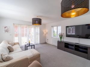 Whitelands Way Large Family Home 8 plus 2 near Bicester Village - Pass the Keys