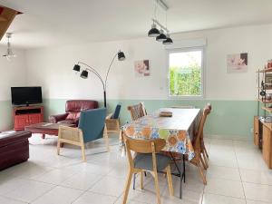Maisons de vacances Sweet Omaha Belle maison recente lumineuse et cosy bien equipee jardin clos 15 mn a pied plage Omaha Beach et proche de Bayeux & Port en Bessin : photos des chambres