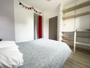 Maisons de vacances Sweet Omaha Belle maison recente lumineuse et cosy bien equipee jardin clos 15 mn a pied plage Omaha Beach et proche de Bayeux & Port en Bessin : photos des chambres