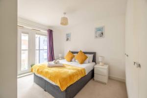 Modern Home - Slough, Heathrow, Pinewood - Parking