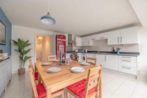 Modern Home - Slough, Heathrow, Pinewood - Parking