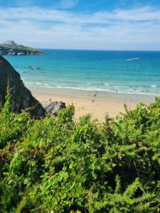 Shamrocks Cove Caravan - Winter Cornwall Retreat - Short walk to beach