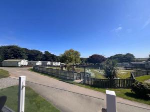 Shamrocks Cove Caravan - Award-Winning Coastal Retreat