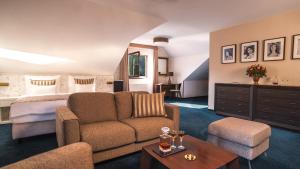 Suite with Mountain View room in Savoy Hotel