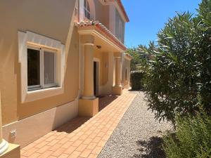 Perfect Golf & Beach Villa for 8 people