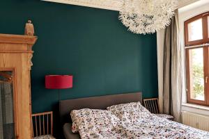 Stilvolle Moderne unter hohen Decken