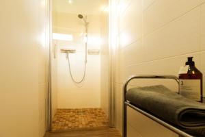 Sky & Sand Homes Riekes Kajüte I Zentrale Wohnung mit Terrasse & Boxspringbett