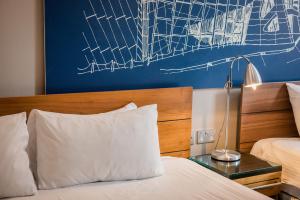 King Room with Two King Beds room in The Townhouse Manchester